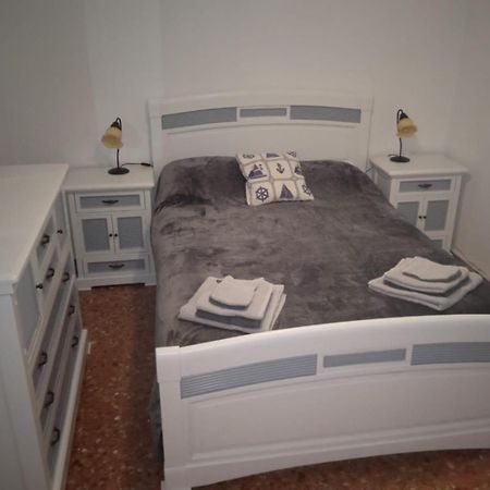 Edificio Gijon Newly Renovated Two-Bedroom Apartment เบนิดอร์ม ภายนอก รูปภาพ