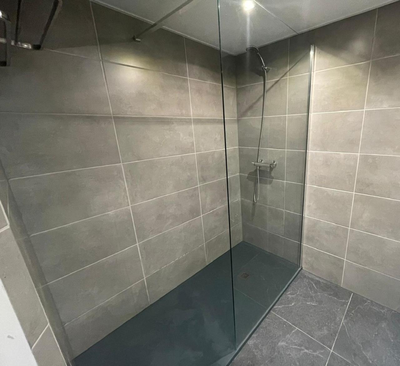 Edificio Gijon Newly Renovated Two-Bedroom Apartment เบนิดอร์ม ภายนอก รูปภาพ