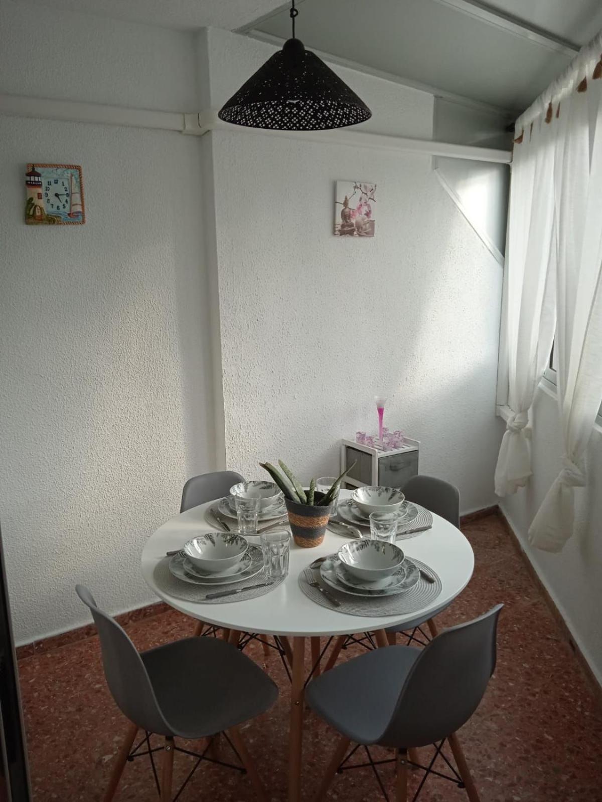 Edificio Gijon Newly Renovated Two-Bedroom Apartment เบนิดอร์ม ภายนอก รูปภาพ